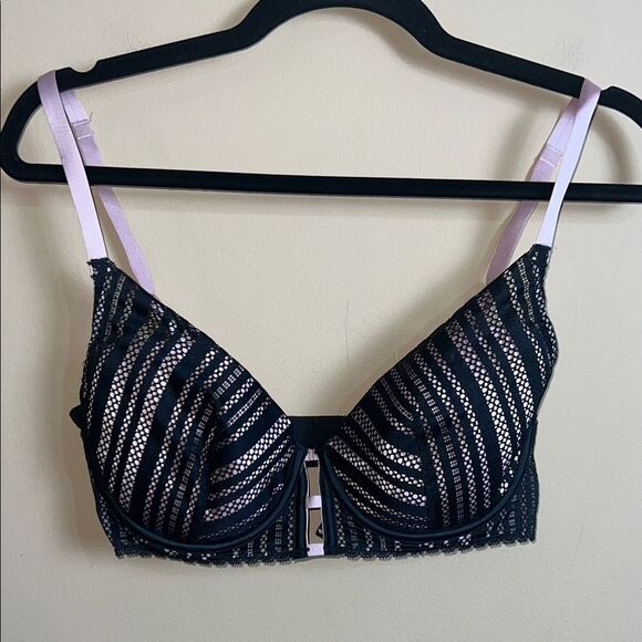 Victoria’s Secret Size 34DD Baby Pink with Black Overlay Lace Lined Plunge Bra - Picture 1 of 5